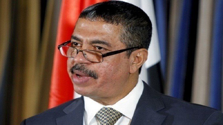 بحاح: لا محادثات مع الحوثيين قبل تطبيق القرار الأممي