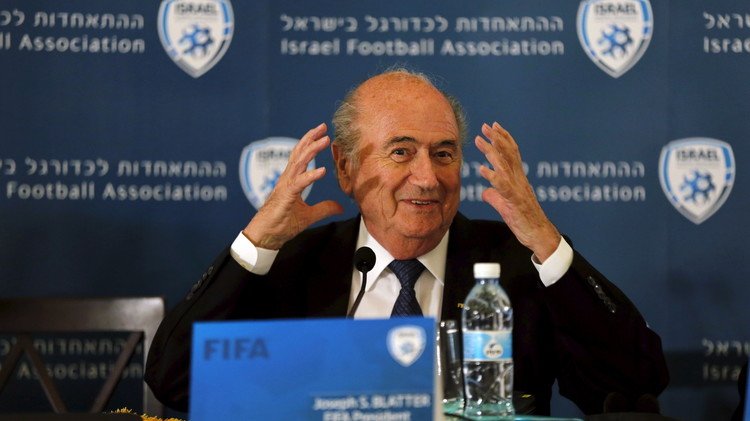 بلاتر ما بين رام الله والقدس.. الرياضة تقارع السياسة  