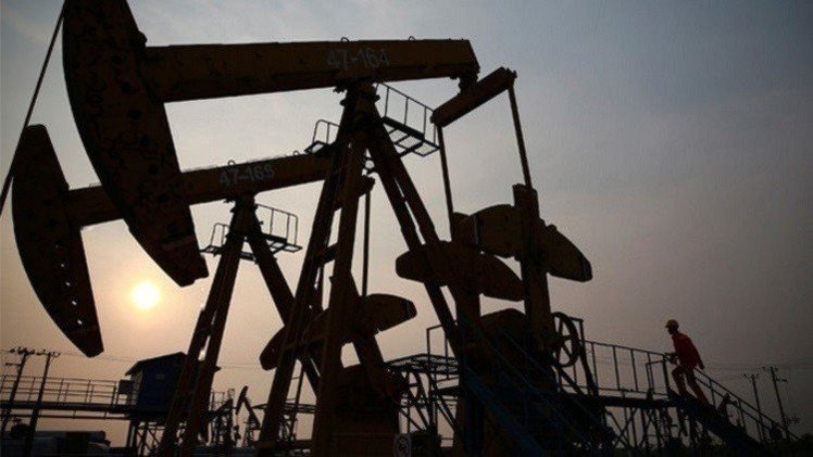 أسعار النفط تعود إلى الارتفاع 