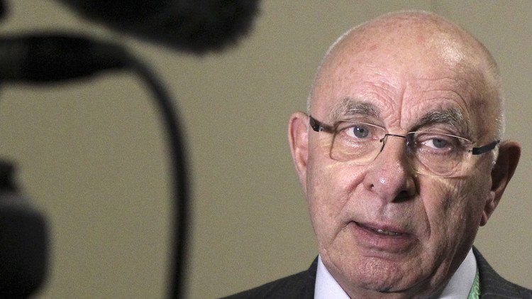 فان براغ ينسحب من انتخابات الفيفا ويعلن دعمه للأمير علي بن الحسين