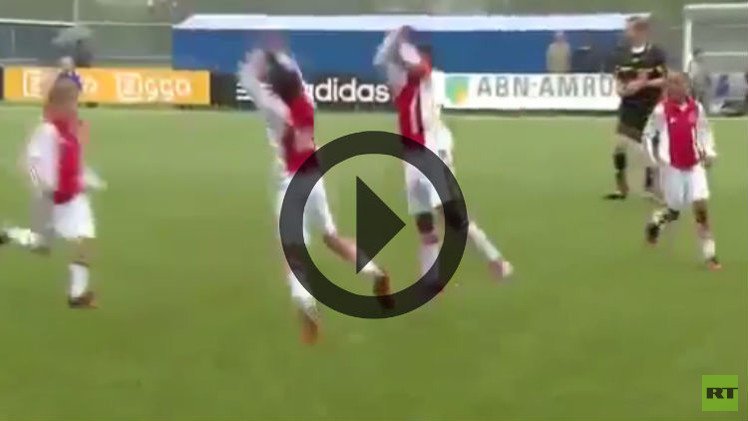 (فيديو طريف) أطفال أياكس يقلدون قفزة رونالدو الشهيرة عند تسجيله الأهداف