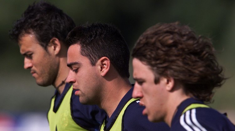 إنريكي يتمنى لو كان بالإمكان تجديد عقد تشافي 25 سنة