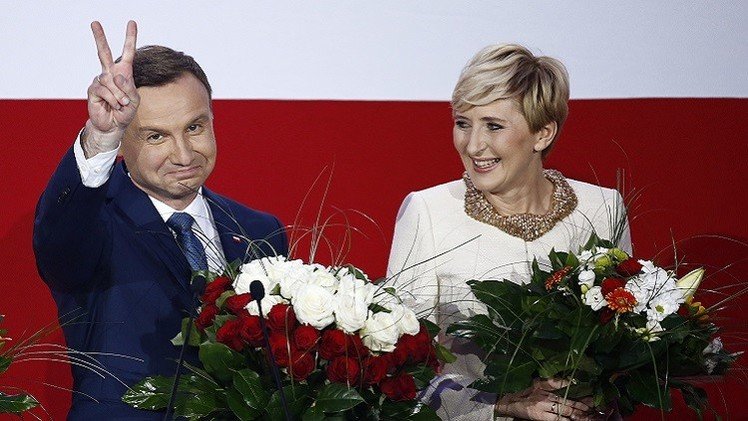 بولندا.. نتائج الاستطلاع تشير إلى فوز المرشح المعارض في الانتخابات الرئاسة