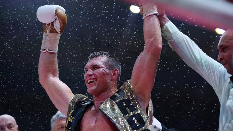 (فيديو) الملاكم الروسي دروزد يقضي على خصمه البولندي جانيك بالضربة القاضية