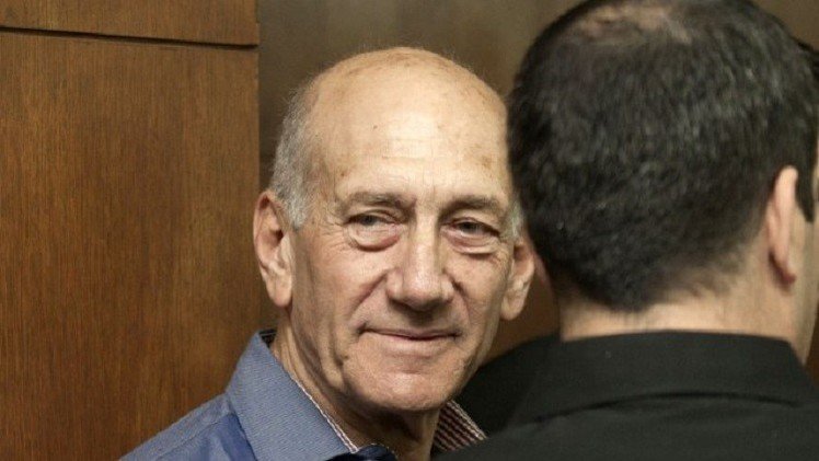 الحكم على رئيس الوزراء الاسرائيلي السابق بالسجن 8 أشهر  في قضية 