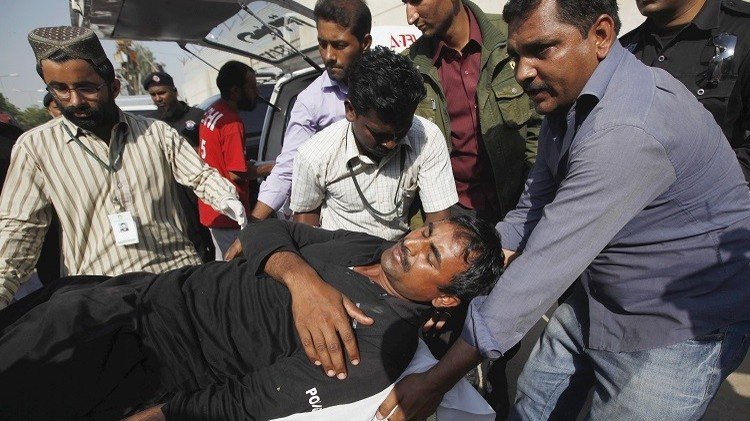 مقتل 3 أشخاص وإصابة 15 آخرين في تفجير استهدف نجل الرئيس الباكستاني