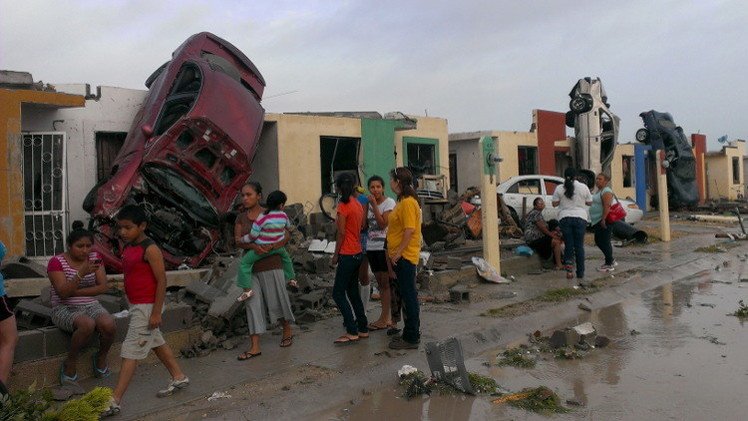 المكسيك.. 13 قتيلا في إعصار على الحدود مع تكساس (فيديو)