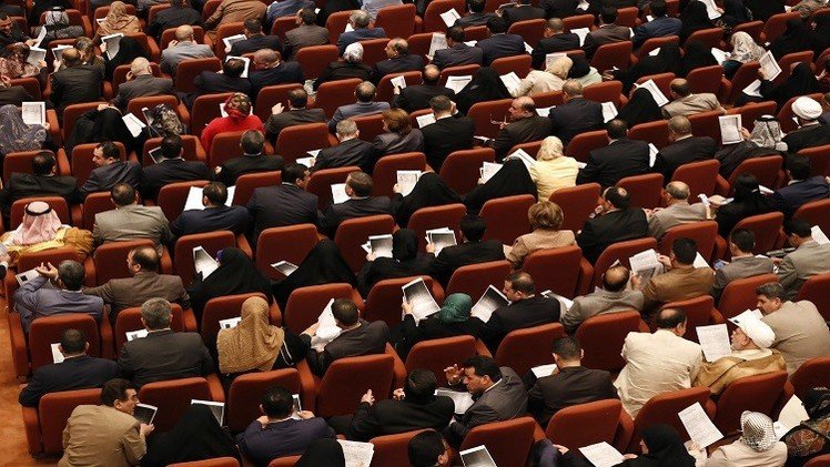 اشتباك بالأيدي تحت قبة البرلمان العراقي