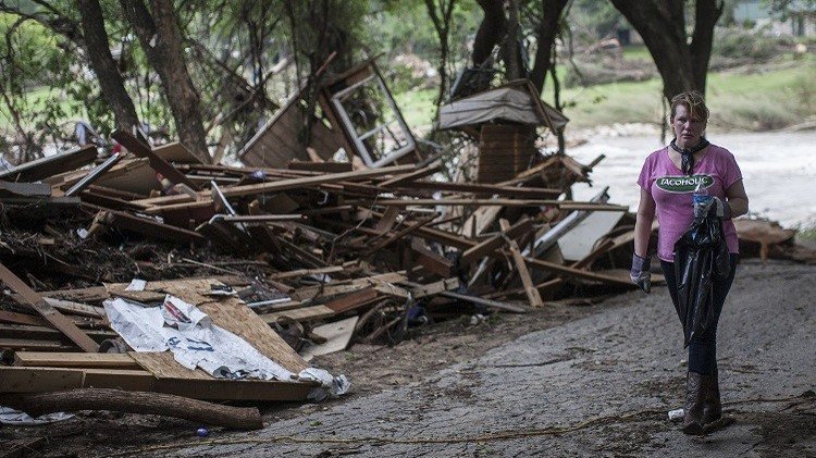 18 قتيلا إثر عواصف وفيضانات في تكساس وأوكلاهوما الأمريكيتين (فيديو)