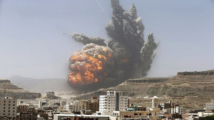  مقتل 80 شخصا في قصف للتحالف على صنعاء والحدود مع السعودية (فيديو)