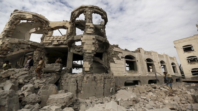 غارات على صنعاء وصعدة والضالع.. والحوثيون يجرون مشاورات في مسقط
