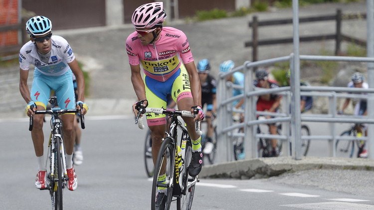 فابيو آرو بطلا للمرحلة الـ19 من سباق "جيرو دي إيطاليا" .. (فيديو)