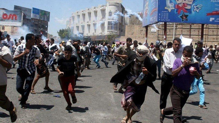 غارات على صنعاء وصعدة والضالع.. والحوثيون يجرون مشاورات في مسقط