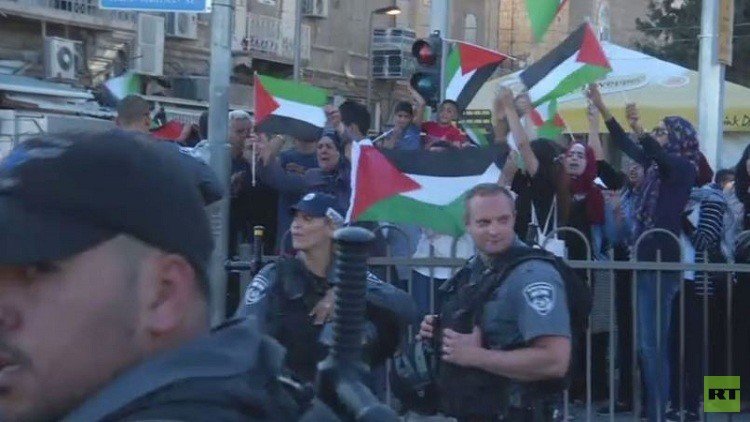 الشرطة الإسرائيلية تعتدي على طاقم RT