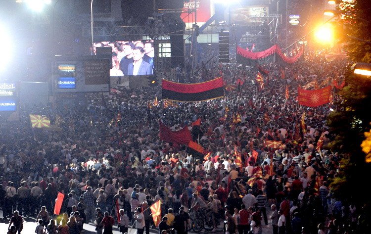 مقدونيا تشهد أضخم مظاهرة منذ استقلالها تأييدا للحكومة (فيديو)
