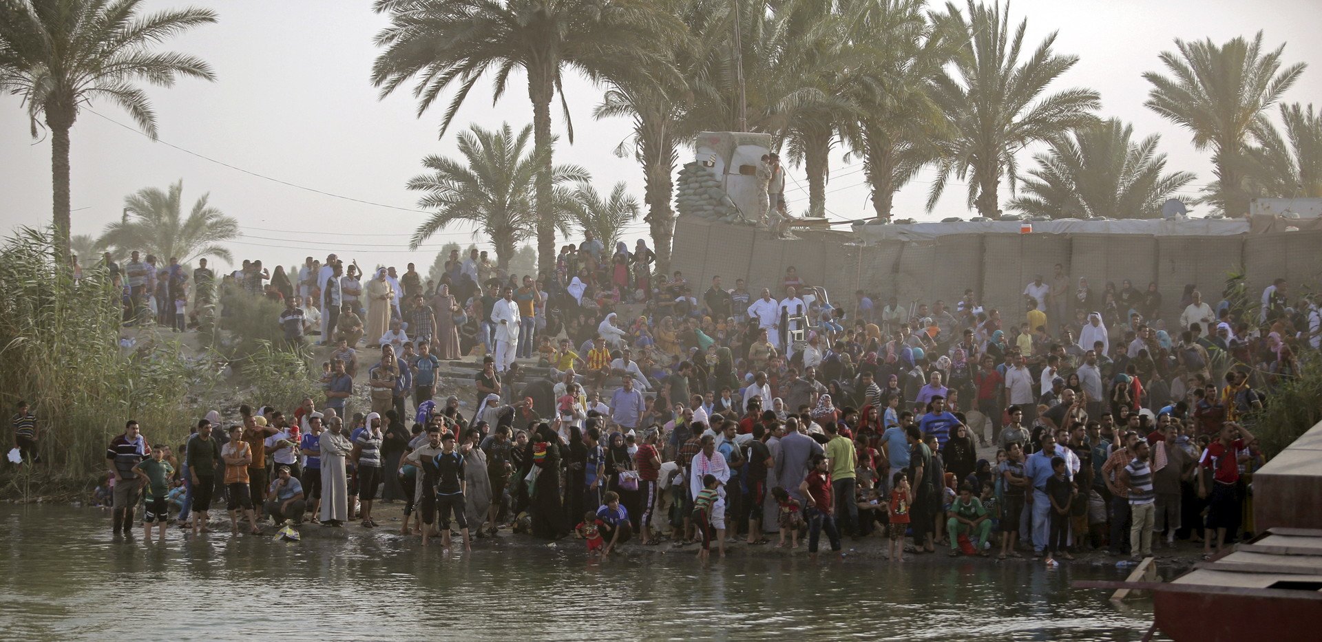 أهالي الرمادي يتركون منازلهم هرباً من المعارك بين "الدولة الإسلامية" والجيش العراقي