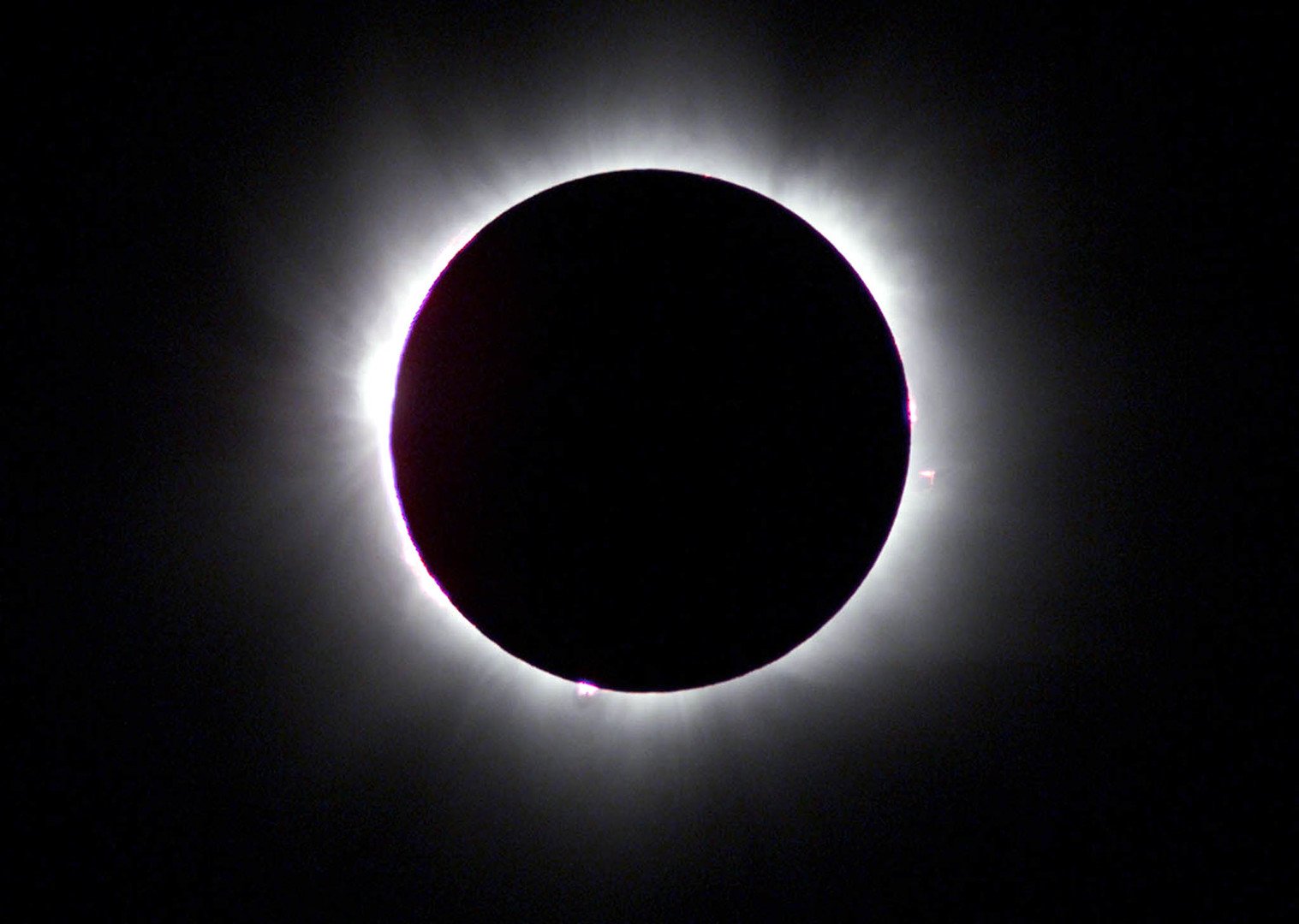 هنغاريا شهدت كسوفاً كلياً جذب آلاف السياح