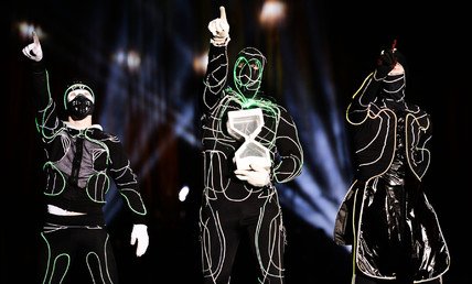 لوحات ضوئية في مهرجان النار الكوني