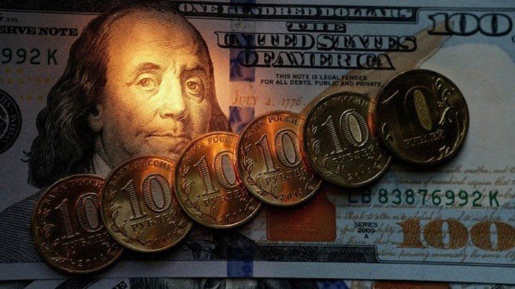 الروبل الروسي يتراجع مقابل الدولار واليورو 