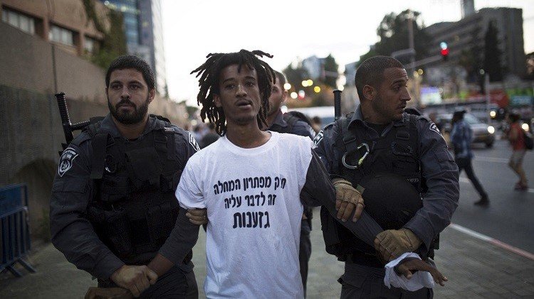 النائب العام الاسرائيلي يرفض محاكمة شرطي ضرب جنديا من يهود أثيوبيا