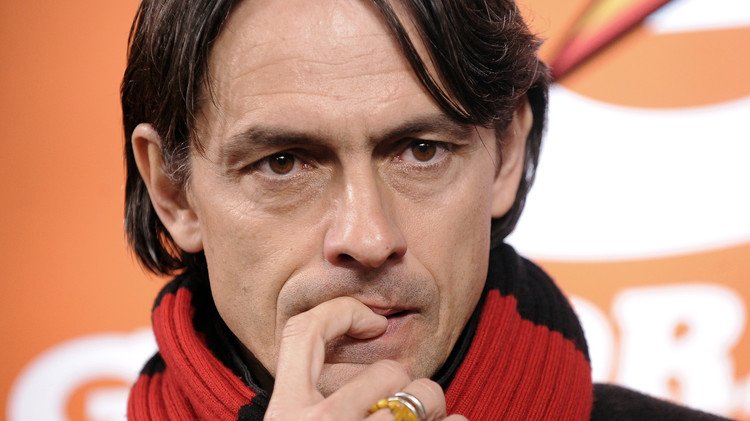 ميلان يقيل مدربه إنزاغي رسميا