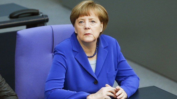 ميركل: التعاون مع روسيا يجب أن يستمر لكن مشاركتها في "G7" حاليا غير معقولة