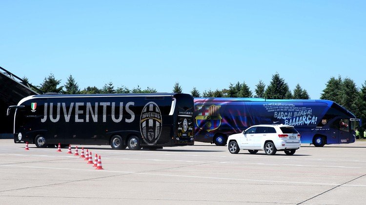 فيديو .. وصول برشلونة ويوفنتوس إلى برلين