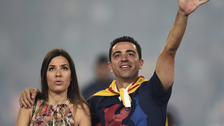 تشافي يصل الدوحة لبداية تجربته الجديدة مع السد .. (صور)