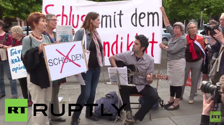 نشطاء يتجمعون لدعم اليونان خلال مفاوضاته مع مقرضيه الدوليين 