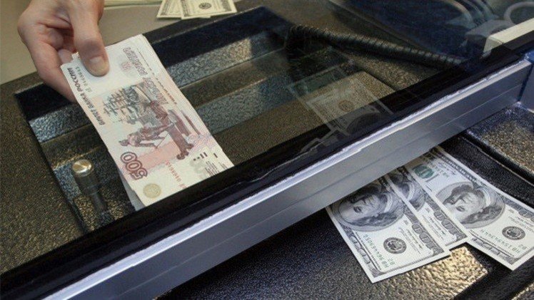 الروبل الروسي يرتفع مقابل اليورو ويتراجع مقابل الدولار 