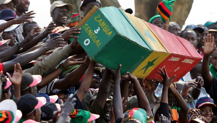 مشجع يدفع 42 ألف دولار لمنتخب زيمبابوي 