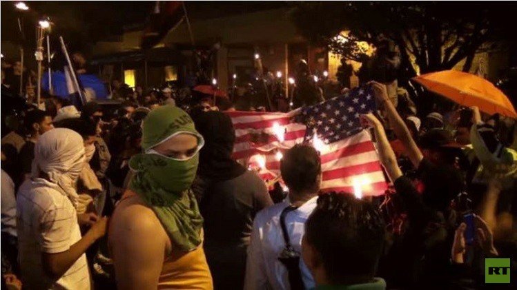 احتجاجات وحرق للعلم الأمريكي في العاصمة الهندوراسية