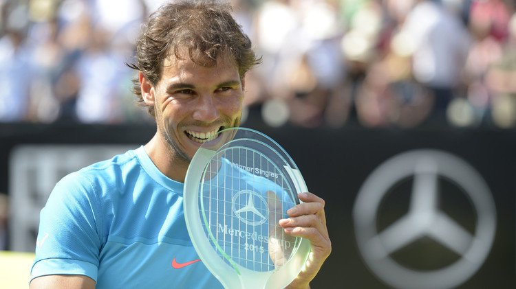 نادال يتوج بلقب بطولة شتوتغارت 