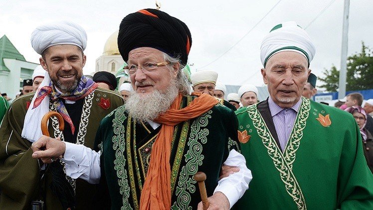 قادة مسلمي روسيا يتبنون 