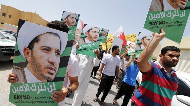 السجن 4 سنوات لزعيم معارض في البحرين