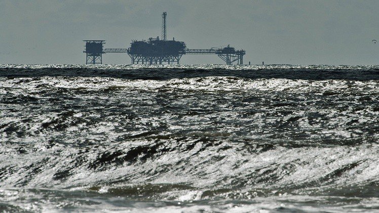 النفط يرتفع بعد تحذيرات من عاصفة مدارية في خليج المكسيك