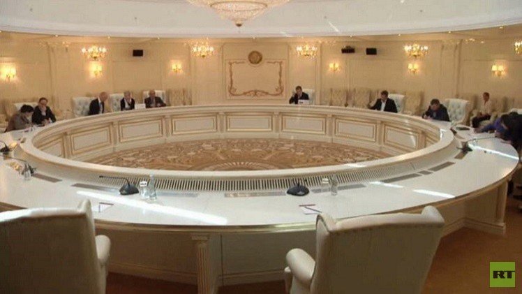 كييف: محادثات مينسك أثرت إيجابا على الوضع الأمني في دونباس