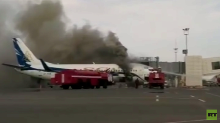احتراق طائرة في مطار أكتاو بكازاخستان (فيديو)