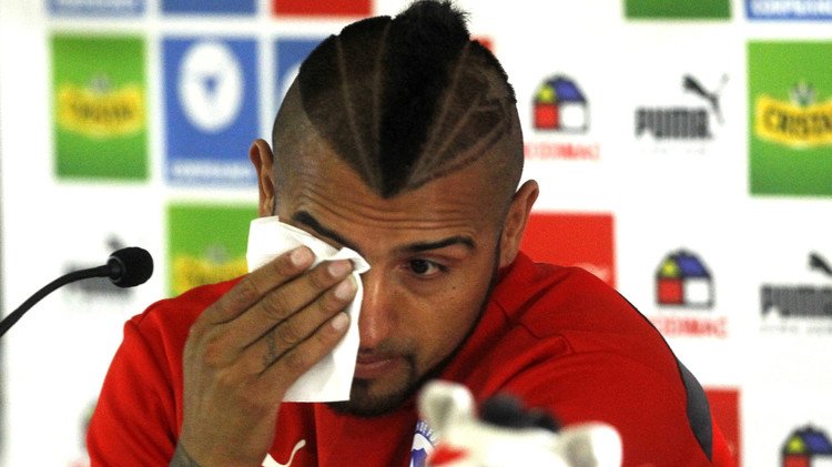 فيديو .. آرتورو فيدال يعتذر بعد الحادث والدموع تنهمر من عينيه
