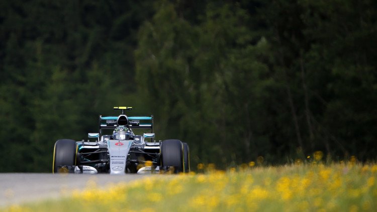 روزبرغ يتصدر التجارب الحرة لجائزة النمسا للفورمولا 1