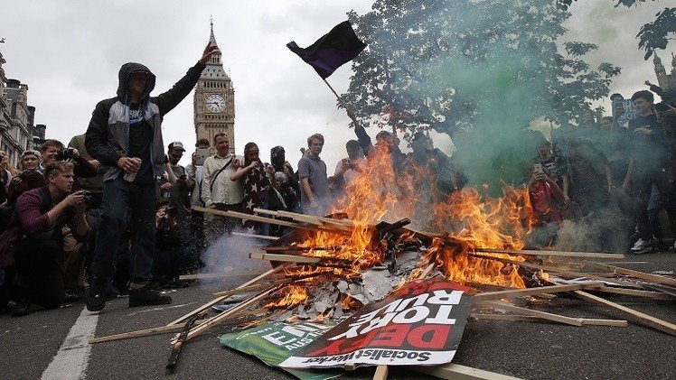 احتجاجات حاشدة في لندن ضد خطط تقشف حكومية (فيديو)