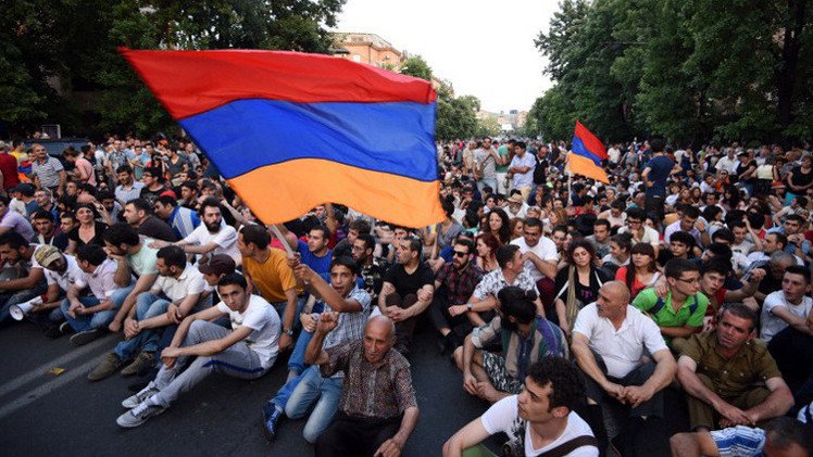 أرمينيا.. الشرطة تدعو المحتجين إلى إخلاء شارع باغراميان وسط يريفان