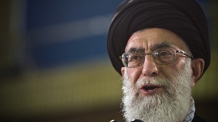 خامنئي يتهم واشنطن بمحاولة تدمير الصناعة النووية الإيرانية 