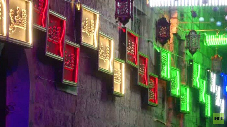 القدس القديمة تتزين في استقبال رمضان