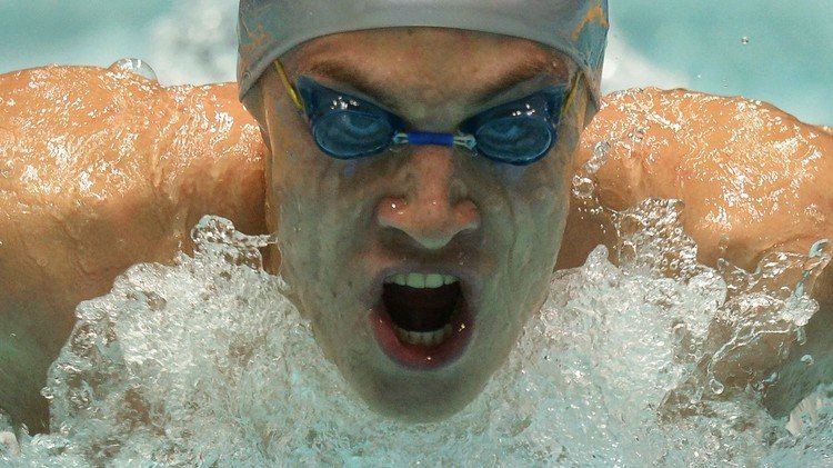 السباح الروسي باخوموف يفوز بذهبية 200 م في الألعاب الأوروبية
