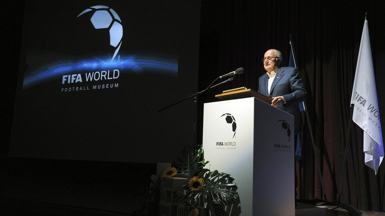 بلاتر: لم أقدم استقالتي من رئاسة الفيفا