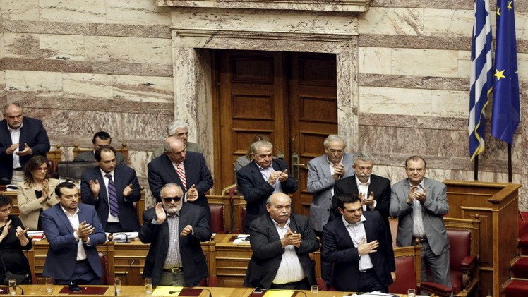 اليونان.. البرلمان يصادق على 