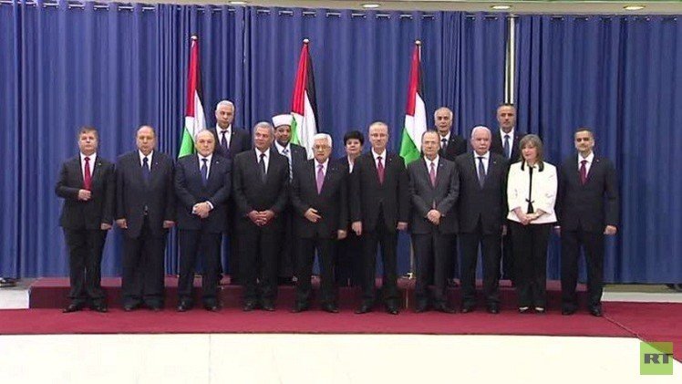 عباس قد يجري تعديلا وزاريا على حكومة الحمد الله