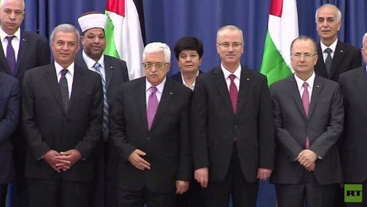 عباس قد يجري تعديلا وزاريا على حكومة الحمد الله