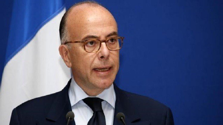 رئيس الوزراء الفرنسي يهدد بإغلاق مساجد وجمعيات ويشن هجوما على الإخوان المسلمين